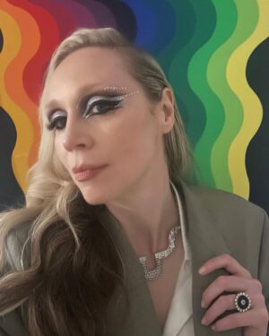 Gwendoline Christie Instagram - The Animal Ball 🐘🦧🐆🐢 20th aniversary of @elephantfamily charity, hosted by @thebritishasiantrust 

Big kiss to @dior @mrkimjones @stephenjonesmillinery 🐒💚

Eternal worship @isamayaffrench 
@joshwood 
@keiterada 
@solangeazagury 
@louboutinworld 
🌈🌈🌈