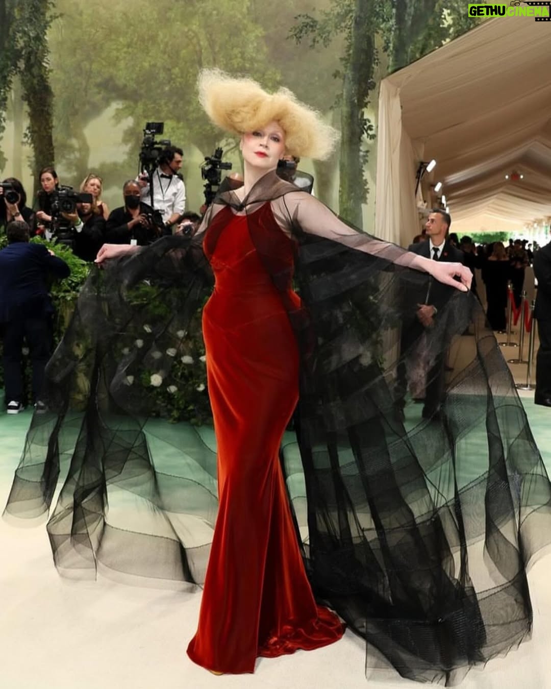 Gwendoline Christie - 155.3K Likes - SLEEPING BEAUTIES: REAWAKENING FASHION.
@metmuseum 2024
@voguemagazine thank you for the privilege of hosting the Vogue Live Stream with @ashleygraham for the Met Gala 2024 to celebrate the outstanding exhibition curated by Andrew Bolton.
For so many years I have dreamt of attending the Met Gala wearing the designs of @jgalliano.
Thank you to the entire @maisonmargiela atelier and of course @jgalliano and @lexyroche for your stupendous genius creating this ‘Blood Orange’ and ‘Water Cage’ haute couture silhouette for me.
I love you.
Special thanks to the magnificent artistry, love and generosity of legends @patmcgrathreal
And @duffy_duffy
I am overwhelmed with gratitude for all the love I have been shown.
Thank you @voguemagazine @maisonmargiela @jgalliano @patmcgrathreal @danielkolaricmakeup @duffy_duffy
And 👑 @joannavargas 🧡🩸🍊♥️