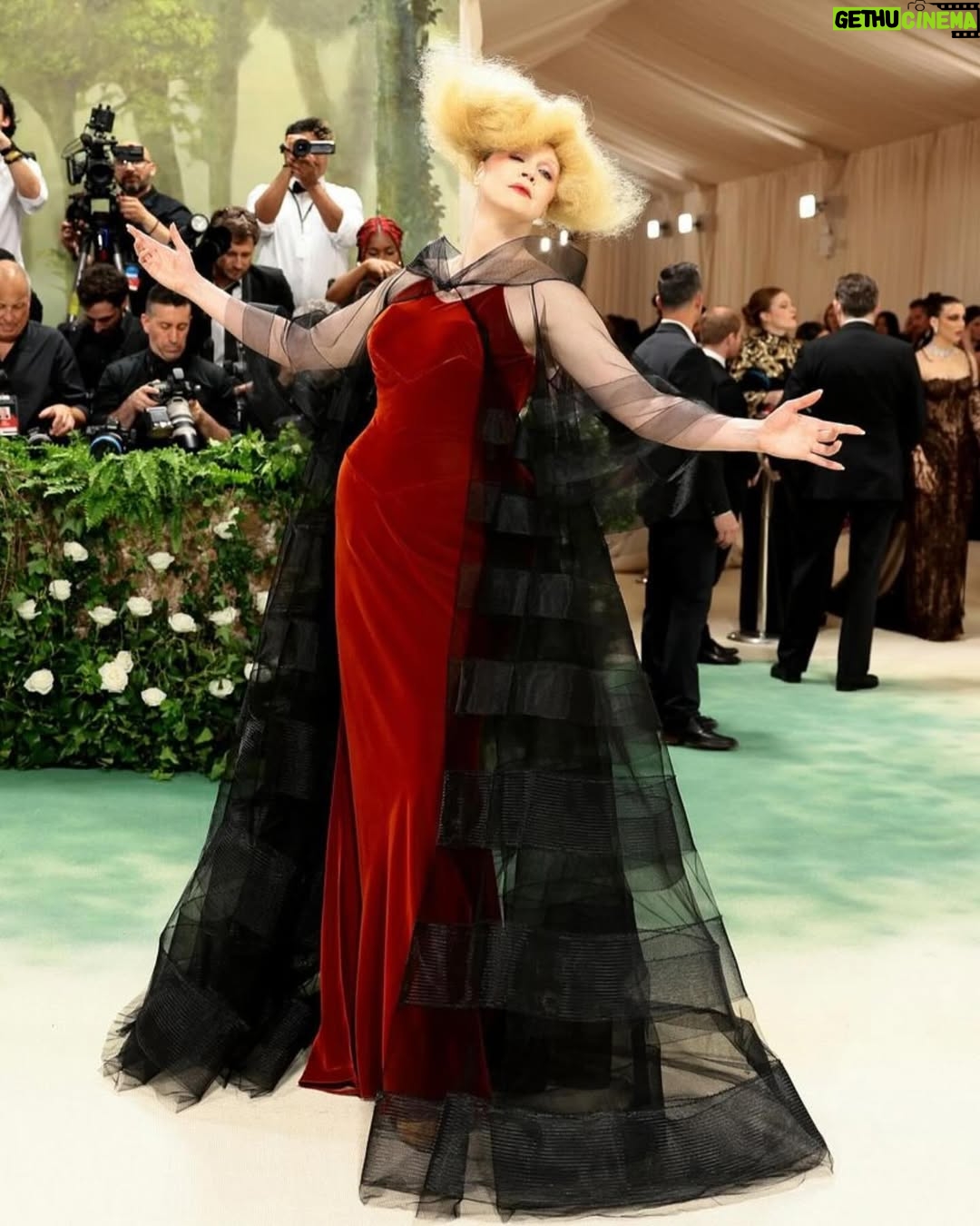 Gwendoline Christie - 155.3K Likes - SLEEPING BEAUTIES: REAWAKENING FASHION.
@metmuseum 2024
@voguemagazine thank you for the privilege of hosting the Vogue Live Stream with @ashleygraham for the Met Gala 2024 to celebrate the outstanding exhibition curated by Andrew Bolton.
For so many years I have dreamt of attending the Met Gala wearing the designs of @jgalliano.
Thank you to the entire @maisonmargiela atelier and of course @jgalliano and @lexyroche for your stupendous genius creating this ‘Blood Orange’ and ‘Water Cage’ haute couture silhouette for me.
I love you.
Special thanks to the magnificent artistry, love and generosity of legends @patmcgrathreal
And @duffy_duffy
I am overwhelmed with gratitude for all the love I have been shown.
Thank you @voguemagazine @maisonmargiela @jgalliano @patmcgrathreal @danielkolaricmakeup @duffy_duffy
And 👑 @joannavargas 🧡🩸🍊♥️