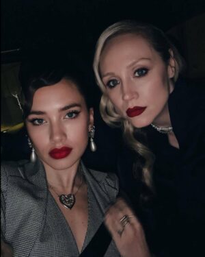 Gwendoline Christie Instagram - RAY OF LIGHT.

THANK YOU FOR BEING ASTOUNDING @madonna 

❤️‍🔥🙌👑