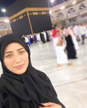 Haidy Moussa Instagram - "اللهُمَّ زِدْ هذا البيتَ تشريفًا وتعظيمًا وتكريمًا ومهابةً وزِدْ مَن شرَّفَهُ وَعَظَّمَهُ ممن حَجَّه أو اعْتَمَرَه تشريفًا وتكريمًا وتعظيمًا وبِراً

#saudiarabia #mekkah #haidymoussa
