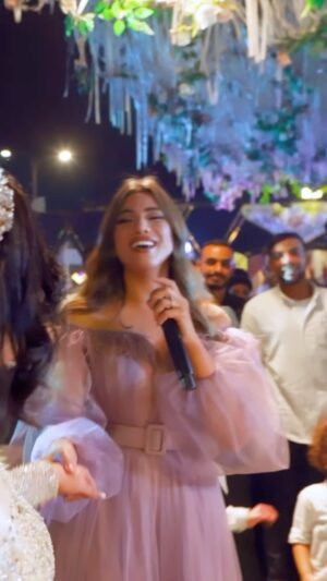 Haidy Moussa Instagram - مفاجأتي ل صاحبتي يوم فرحها❤️❤️ 

اغنية ( صاحبه و اصيله )

الاغنيه هتنزل كامله على قناتي الرسميه على اليوتيوب الساعه ٥ مساءً النهارده ❤️

#haidymoussa #singer #love #friends #friendship #صاحبتي #happiness #صاحبه_واصيله #explore 
Lyrics @mohamedheshamragab 
Composer @mostafa_hamed.composer 
Arranger @dishamusic.ghanem 
Vocal recording #Hazem_saied 
Videography @eslamalaaphotographyy 
Dreas @aisha_ahmedsaad_couture