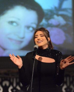 Haidy Moussa Instagram - استنووني بكره ان شاءالله الساعه ١١ مساءً مع  #صاحبة_السعاده .
عايزه اشكر كل الي اهتم باللووك بتاعي 😍
Stylist @islam.mitwally 🥰
Jewelry @iramjewelery ❤️
Dress by the talented designer @joe.ms.egypt thanks 
Makeup @nooraudii 😍

Special thanks @emanserag_eldin 
#haidymoussa #هايدي_موسى #dress #black #loveyou