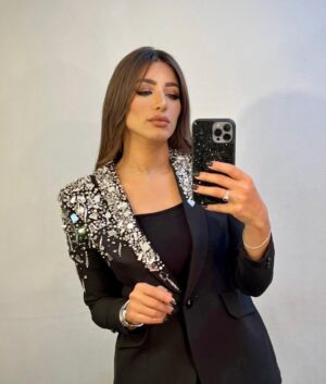 Haidy Moussa Instagram - حبيتوا ال Outfit ❤️ 
كام من 1 ل 10 ؟؟ 

______
Designer @dinaelgeddawyofficial 
#haidymoussa #singer #Ramadan #tvshow