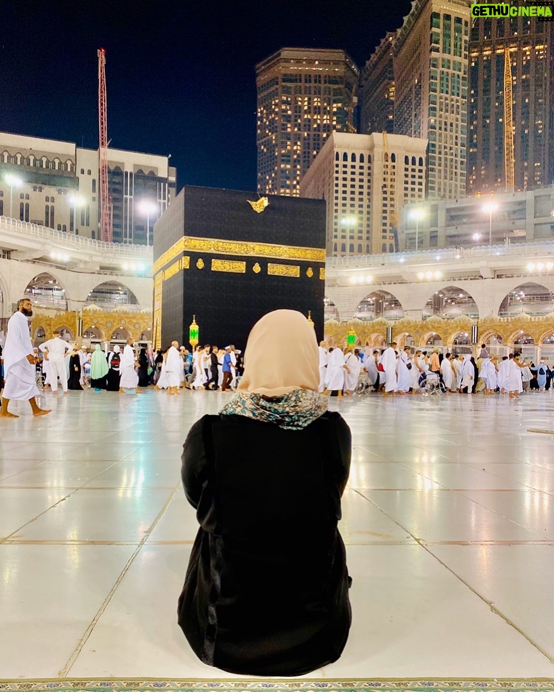 Haidy Moussa - 11.5K Likes - أعوذ بالله العلي العظيم من شر الحاقدين ومن شرّ الحاسدين ومن شرّ العائنين ومن شرّ الناظرين ومن العاشقين ومن شرّ السّاحرين والشّياطين. ... اللهم ردّ كيد الحاقد لنفسه وردّ عين العائن وحسد الحاسد إلى نفسه ومن يحب، وجنبنا اللهم شرّ العين والحسد، إنّما رزقتنا بفضلك فأتمم علينا فضلك و حسن معافاتك إنّك قديرٌ عليم.