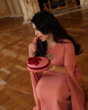 Haifa Wehbe Instagram - 𝐁𝐥𝐨𝐨𝐦𝐢𝐧𝐠 𝐢𝐧 𝐑𝐚𝐦𝐚𝐝𝐚𝐧 𝐆𝐥𝐨𝐰 🌙✨️💕

#Ramadan2025 #HaifaWehbe #ElieSaab
#رمضان #هيفاء_وهبي