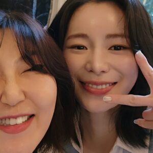 Han Hye-yeon Instagram - 𝐕𝐄𝐑𝐎𝐍𝐈𝐂𝐀 𝐁𝐄𝐀𝐑𝐃

베로니카 비어드의 25 봄 컬럭션 [ IT GIRL] 은
웨어러블은 물론 핏도 뭘입고갈지 고르느라 혼났음😁
두 디자이너의 실용적인 아이템들은 boho chic에서 modern contemporary style까지 갖고 싶은  아이템들이 수두룩^^
PUFF ROOM 함께한 디너에서도 반가운 분들 잔뜩!!!!
Thanks to The Handsome, Veronica Beard for inviting me
🤍🤍🤍🤍🤍

#인생뭐있어 #베로니카비어드 #한섬