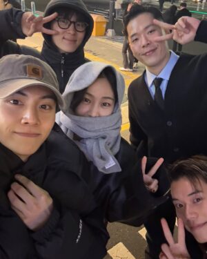 Han Ji-eun Instagram - 🖤🤍