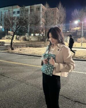 Han Ji-eun Instagram - 🖤🤍