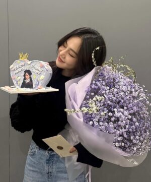 Han Ji-eun Instagram - ANNA 잘가💋 응원해주신 모든 분들 감사합니다~ 덕분에 저에게 도전이었던 연극 무대 소중한 기억으로 무사히 잘 마쳤어요. 지니도 사랑해. #애나엑스 #ANNAX