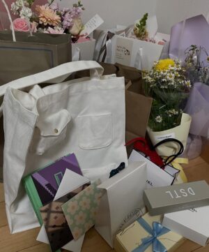 Han Ji-eun Instagram - ANNA 잘가💋 응원해주신 모든 분들 감사합니다~ 덕분에 저에게 도전이었던 연극 무대 소중한 기억으로 무사히 잘 마쳤어요. 지니도 사랑해. #애나엑스 #ANNAX