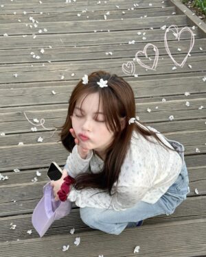 Han Su-ah Instagram - 🌸🌷🌼💗💭💡