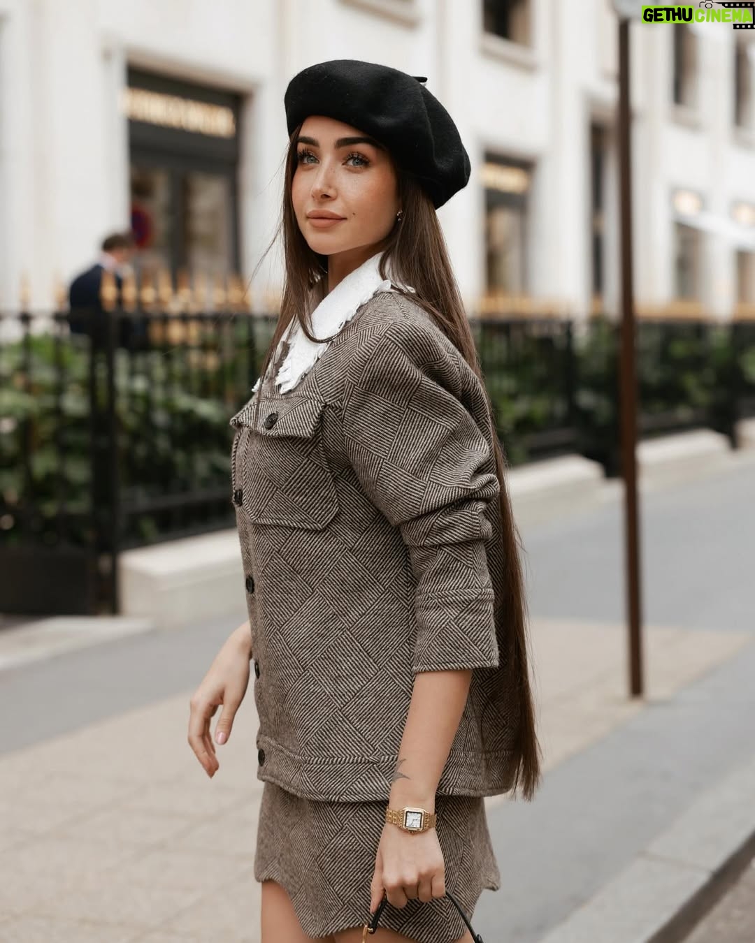 Hana Al Zahed - 373.4K Likes - “Bonjour from Paris! ✨ Celebrating Eid in the beautiful city of lights. Stay tuned for exciting new movies coming your way soon! Wishing you all joy and happiness this Eid.
#eidmubarak 🤍