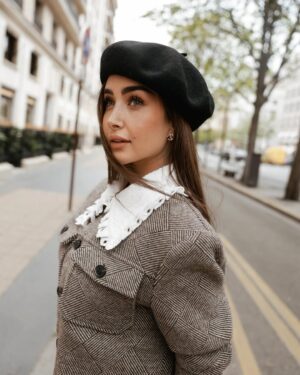 Hana Al Zahed Instagram - “Bonjour from Paris! ✨ Celebrating Eid in the beautiful city of lights. Stay tuned for exciting new movies coming your way soon! Wishing you all joy and happiness this Eid.

#eidmubarak 🤍