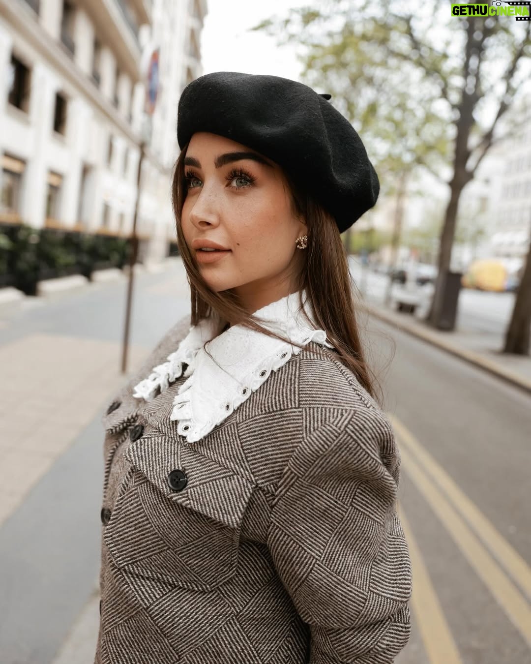 Hana Al Zahed - 373.4K Likes - “Bonjour from Paris! ✨ Celebrating Eid in the beautiful city of lights. Stay tuned for exciting new movies coming your way soon! Wishing you all joy and happiness this Eid.
#eidmubarak 🤍