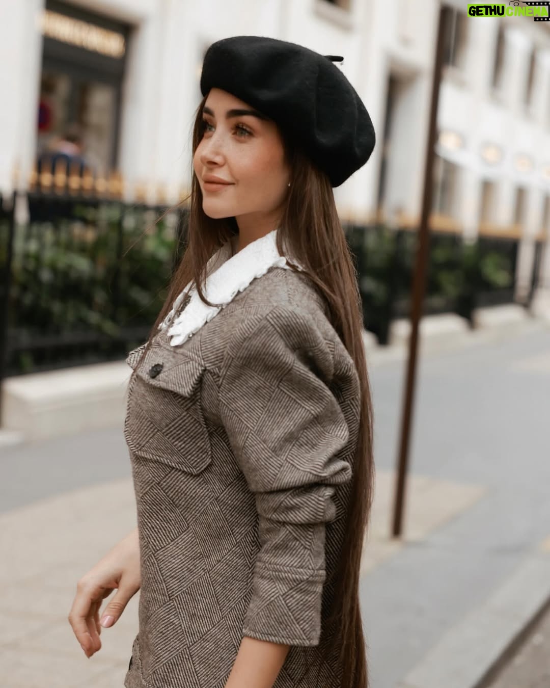Hana Al Zahed - 373.4K Likes - “Bonjour from Paris! ✨ Celebrating Eid in the beautiful city of lights. Stay tuned for exciting new movies coming your way soon! Wishing you all joy and happiness this Eid.
#eidmubarak 🤍