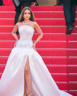 Hana Al Zahed Instagram - Red Carpet Moment 🤍

#cannesfilmfestival