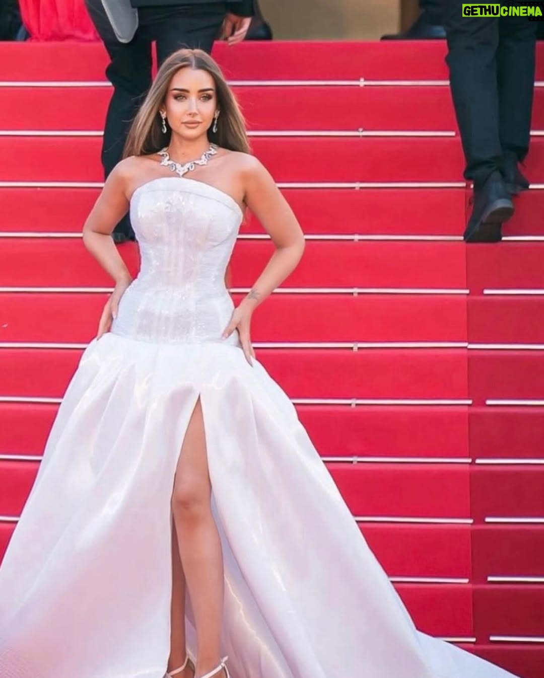 Hana Al Zahed - 423.7K Likes - Red Carpet Moment 🤍

#cannesfilmfestival