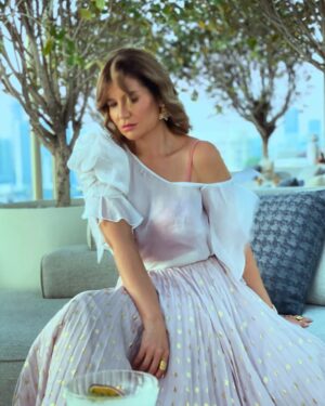 Hana Sheha Instagram - Reach within and light your world 🎀