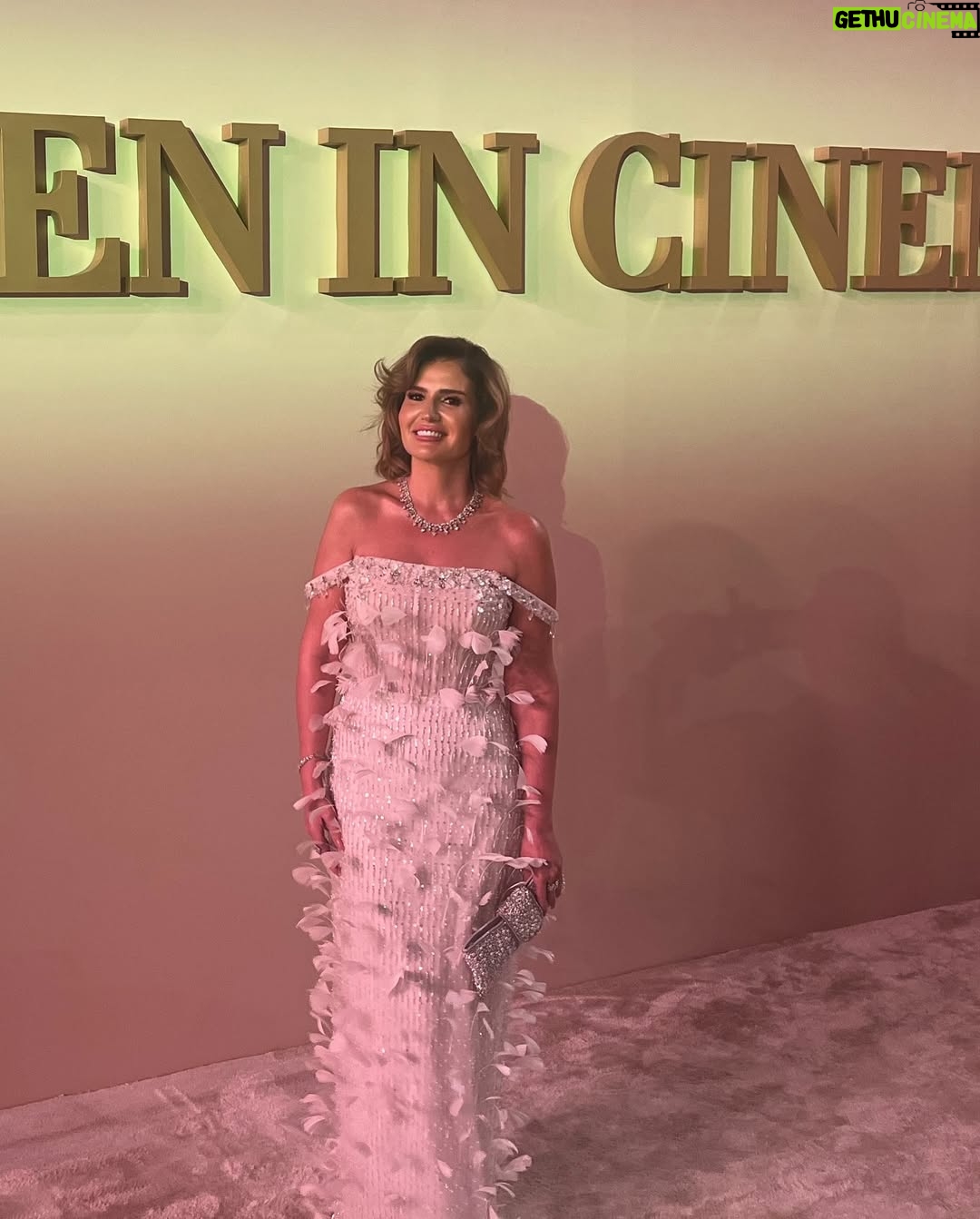 Hana Sheha - 8.6K Likes - When in white.. I feel 🤍
@redseafilm 2nd day
Women in cinema party
Glam team
Stylist @alaasamman_
Dress @amjadhamori
Jewelry @lazurde
@salon_mermaid
Makeup @ranim.alturki
Hair @john.dimirje