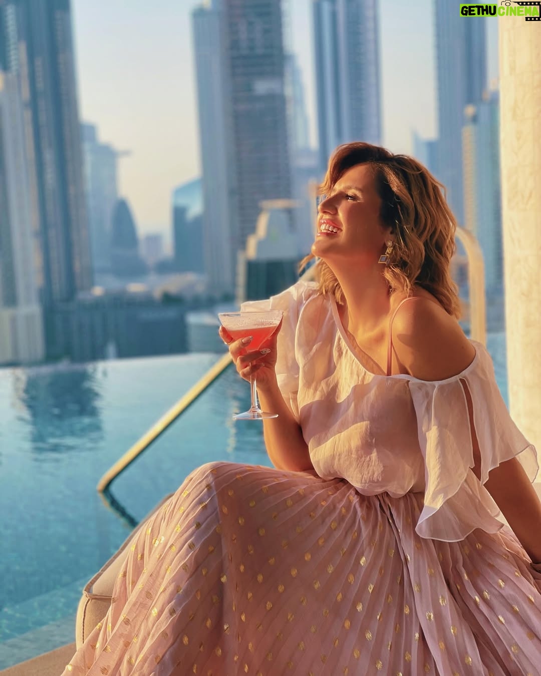 Hana Sheha - 15.4K Likes - Here .. the horizon feels endless, just like my Dreams 🎀