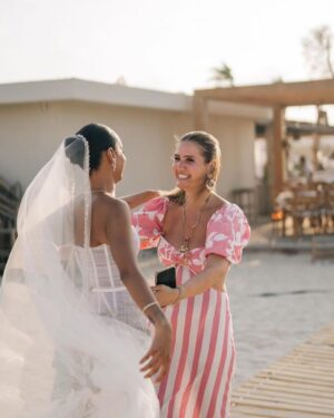 Hana Sheha Instagram - From the wedding of my amazing, gorgeous, kind, always a call away, sister by soul @aboutgigi_ 
Love you endlessly and may God bless you always my gougou 

Thank you @malakelezzawy @malakelezzawy_thelabel 
For my super cool dress 🩷🤍🩷
Moments captured by : @pistachio_studio