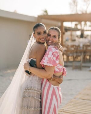 Hana Sheha Instagram - From the wedding of my amazing, gorgeous, kind, always a call away, sister by soul @aboutgigi_ 
Love you endlessly and may God bless you always my gougou 

Thank you @malakelezzawy @malakelezzawy_thelabel 
For my super cool dress 🩷🤍🩷
Moments captured by : @pistachio_studio
