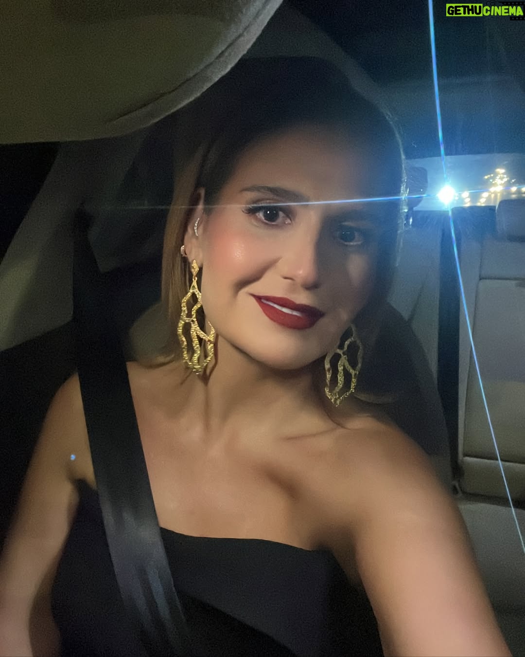 Hana Sheha - 13.9K Likes - التمثيل لعبه
وزي اي لعبه ليها قواعد
اقرا افهم اتواصل و صدق
ولعبتنا تبان / سهله
واهم قانون للنجاح فيها هو الحب ..
وأنا هنا النهارده لتكريم فنانه بتحب شغلها قوي ..
فنانه مخلصة لفنها ..
متطوره في أدواتها ..
مبدعه في ادائها ..
متنوعه في أدوارها ..
وست قويه وجدعه وصاحبه صاحبتها ..
وانا فخورة بيكي قوي و مبسوطة اني موجوده النهارده واني بقدم التكريم ده ل ممثلة مهمه وشاطرة وموهوبه جدا
.. بحبك قوي 🤩❤️ صبا مبارك
بحبك قوي ومبسوطة بيكي وليكي قوي ❤️🤩❤️
Thank you @islam.mitwally for your swift literally last minute help to attend this special event to my heart, I love you ❤️
Thank you @lauricematta for always caring for me and finding the time to do my makeup, love you beyond words
Earrings &hand cuff by the talented @yararamzyjewelry