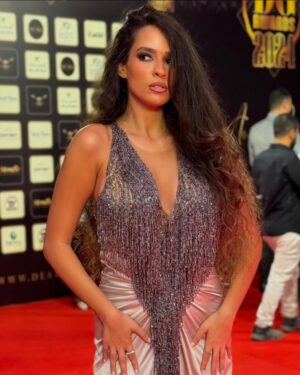 Hana Yousry Instagram - YOUR. BEST. YOUNG. SINGER. IS HERE EVERYONE!!!❤️‍🔥❤️‍🔥❤️‍🔥❤️‍🔥❤️‍🔥 افضل مطربة شابة من مهرجان @dearguestco بتصويت الجمهور 
Forever grateful & thankful ❤️❤️❤️

@boosy17 loooove you habebty❤️

A big big thanks to @temraza & her amazing team for that gorgeous dress ❤️‍🔥

A big big thanks to @mahaibrahimyousry for creating this gorgeous look ❤️‍🔥

Gorgeous dress by @temraza 
Image consultant: @mahaibrahimyousry 
Hair @mahaibrahimyousry