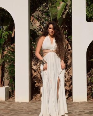 Hana Yousry Instagram - Lovingggg that dressss by @thestyleloft.company 🤍// thanks to my amazing stylist @mahaibrahimyousry ❤️‍🔥
Glammed by my love @monagamalofficial ❤️

📸: @norayoussef_photography 
Retouches by @feko_retoucher