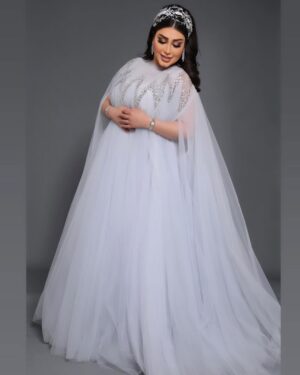 Hanadi Al-Kandari Instagram - يا مكثرة في فؤادي الودادي زول غيب أزوال
ياني على المرادي متهادي يا مرحبا بها الفال
لأجلها أخط مدادي ردادي حب وغلا وإجلال
لي عشقها هب عادي أسيادي رؤوس ما هم بأذيال
@najwaalfadhli
@hanandashti.salons
@hanandashti.official
