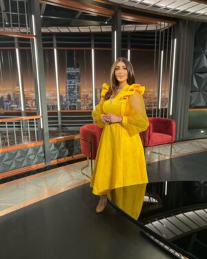 Hanadi Al-Kandari Instagram - 💛 يليق بكَ أن تكون نورًا لا ينطفئ، أن تكون وردًا لا يموت وماءً لا يجف، يليق بك أن تكون كلّ الأشياء السعيدة التي لا يمكن أن يعبرها الحزن يومًا ما، فقط وُجدت لتُبدع.