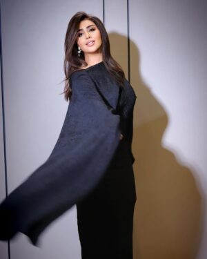 Hanadi Al-Kandari Instagram - اكتشفوا أحدث صيحات موضة الأزياء النسائية العصرية في شي إن. فساتين والأحذية والحقائب والإكسسوارات وتشكيله جديده أسبوعياً واحصلي على خصم ١٥٪ 🤍
كود الخصم Hanady👉🏻
@shein_ar