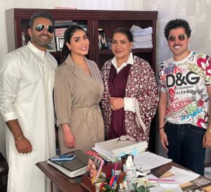 Hanadi Al-Kandari Instagram - بعد طول انتظار دام سنين التقيت اليوم مع الفنانه القديره بالانسانه الراقيه سعاد عبدالله أم طلال
سعدت وتشرفت كثيرا والقادم أجمل ٢٠٢٣ ان شاء الله