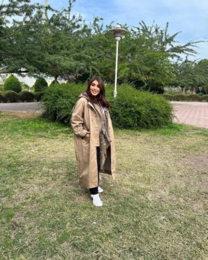 Hanadi Al-Kandari Instagram - عندما يداعبنا الحنين إلى الماضي البعيد عن طفولة بريئة وأيام سعيدة، حينها تعرف أن هناك أيام لن ترجع وسنين قد مضت وأيام لن تأتي، وحينها تتذكر تلك السنين وتشعر برغبة قوية للعودة لها بدون قيود ولا هموم، نعيش على براءة وطهر قلوب.