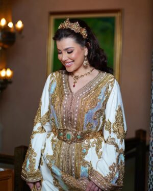Hanane El Khader Instagram - Moroccan tradition’s 🇲🇦👑 #hananeelkhader  @neggafasaphir @tymabeauty