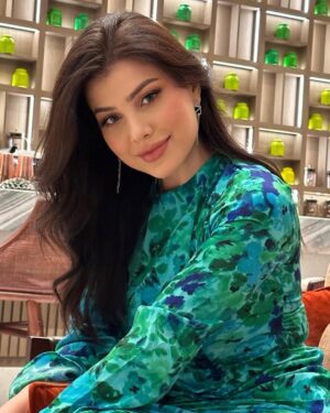 Hanane El Khader Instagram - Keep the Baby inside and the Lady outside 💚 #hananeelkhader