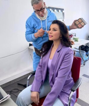 Hanane El Khader Instagram - لكل محبيني لي كنعتبرهم السند والدافع الأقوى ليا لتقديم الأفضل جيت اليوم نشارك معاكم فرحتي بعد غياب طويل🙏🏻
ها أنا عدت أحبابي بكل عزيمة وحب وعطاء باش نقدم ليكم قريبا إنشاء الله "مسلسل مغربي" عمل في المستوى لي أنا جد فخورة به ولي كنتمى من كل قلبي ينال الإعجاب ديالكم وتكون إنشاء الله  عودة ثابتة ومحسوبة في المستقبل في هذا المجال بمساندتكم و ثقتكم لي عودتوني عليها 🙏🏻
متتبعيني عارفين بأنها ليست تجربتي الأولى فالتمثيل ولكن نقدر نقوليكم أنها بالنسبة لي تجربة من نوع خاص وقريبة على قلبي كأنها الأولى ومتشوقة بزاااااف باش نشوفوها جمييع🥹كنواعدكم بحنان في حلة جديدة مصرة على النجاح.
شكراا بزااااااااف على حبكم و ثقتكم.
أحبكم #hananeelkhader