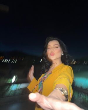 Hanane El Khader Instagram - تقبل الله صيامكم 🌙  كيف غاديين مع رمضان ؟ كاين شي شهيوات 😝  #hananeelkhader  #حنان_الخضر
