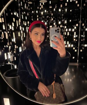 Hanane El Khader Instagram - You can’t go back and change the beginning,but you can start where you are and change the ending 💗. #hananeelkhader
