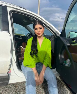 Hanane El Khader Instagram - Positive vibes only 💚  كيف داز نهاركم ؟💚 #hananeelkhader