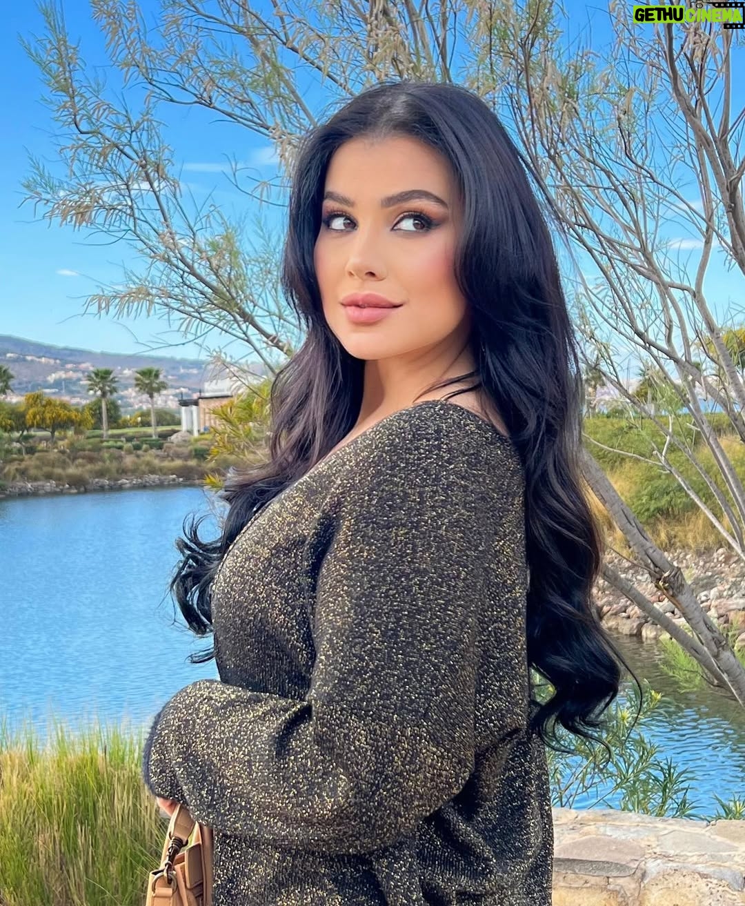 Hanane El Khader - 40.8K Likes - توحشت بلادي 🇲🇦و توحشتكووم كدايرين لباس عليكم ؟. I’m back to my lovely country🇲🇦#hananeelkhader 📸: @douaa.elkhader