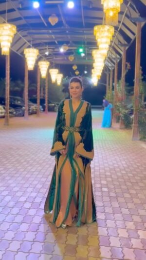 Hanane El Khader Instagram - It’s my Cousin’s wedding 🇲🇦💃🏻 #hananeelkhader #حنان_الخضر #القفطان_المغربي  My moroccan caftan from the talented @malakelfilalicouture 🇲🇦