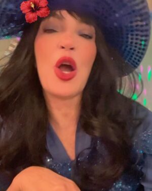 Hanane el-Fadili Instagram - Bonne année ♥️😘😘