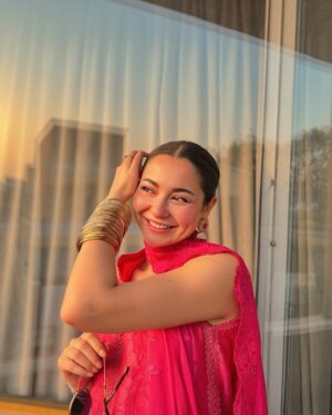 Hania Aamir Instagram - kyun?/!