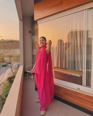 Hania Aamir Instagram - kyun?/!