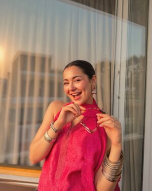 Hania Aamir Instagram - kyun?/!