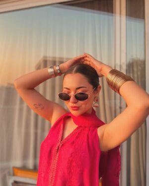 Hania Aamir Instagram - kyun?/!
