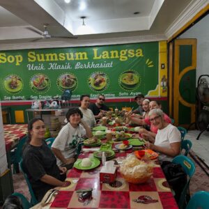 Hannah Al Rashid Instagram - Tangkahan, thank you! 🤍✨

First time doing a big family trip since we were kids 🥹 
So many wonderful memories made, truly in awe of Allah’s creation, Subhanallah. The way every stress evaporated from my mind the minute we arrived. To wake up to the sounds of the jungle, the river, the torrential rain…the endless laughter of this bonkers family. 

Forever grateful.

Thank you @terrariotangkahan and all our Abangs there for looking after us so well 🫶🏼 Makasih juga kaks @andifyahya 

#goblokglam