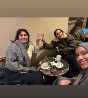 Hannah Al Rashid Instagram - Alhamdulillah bisa merasakan puasa sebentar di rumah bersama Mama ✨🌸💕

The hardest thing about heading back to london for Ramadan is not being able to plan my days around food as usual 🤣🤣🤣 but managed to get in some incredible iftars amongst friends and loved ones. Also met my first love, kebabs, on multiple occasions. Alhamdulillah.

Semoga sisa bulan suci ini membawa berkah yang melimpah untuk kalian dan keluarga kalian semua ✨🤍🙏🏼

#goblokglam